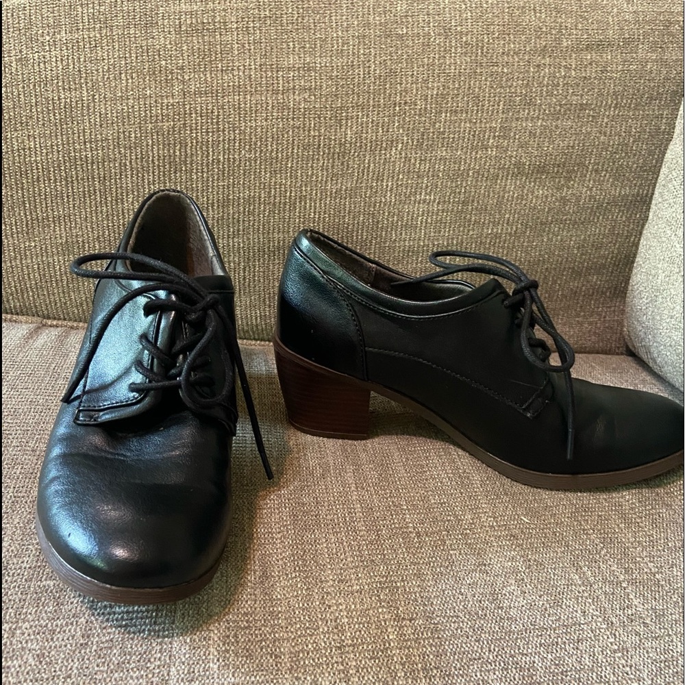 G.H. Bass Sadie Lace Up Ankle Bootie Leather 7.5M
